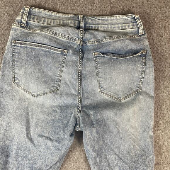 Arizona Jeans Womens 11 Light Wash Blue Distressed Thrashed Holes - Picture 7 of 12